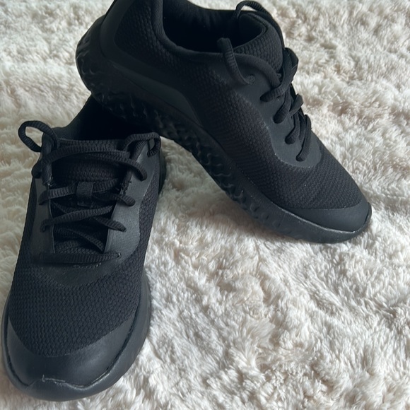 Women's Slip Resistant shoes - Picture 2 of 9